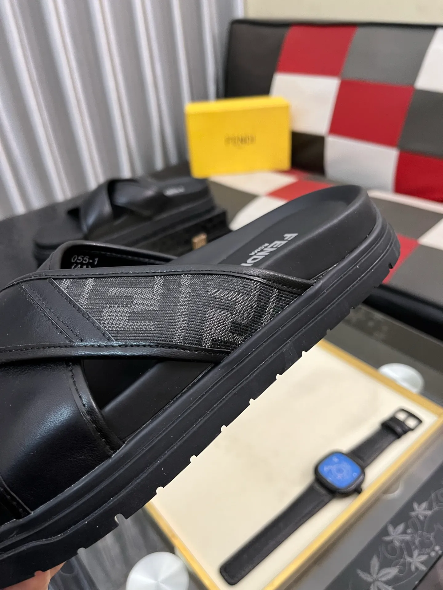 Men's men's shoes💰320⌚️⌚️FENDI Fendi slippers and sandals are shipped💄How can this summer be without the blessing of little monsters💄Original imported special hardware decorative pattern➕Original private model outsole! Details determine success or failure, good quality is not afraid of magnifying details! It feels super comfortable on your feet! This summer you need a pair of trendy, cool and comfortable sandals👣 Standard size: 38-443️⃣Colors available